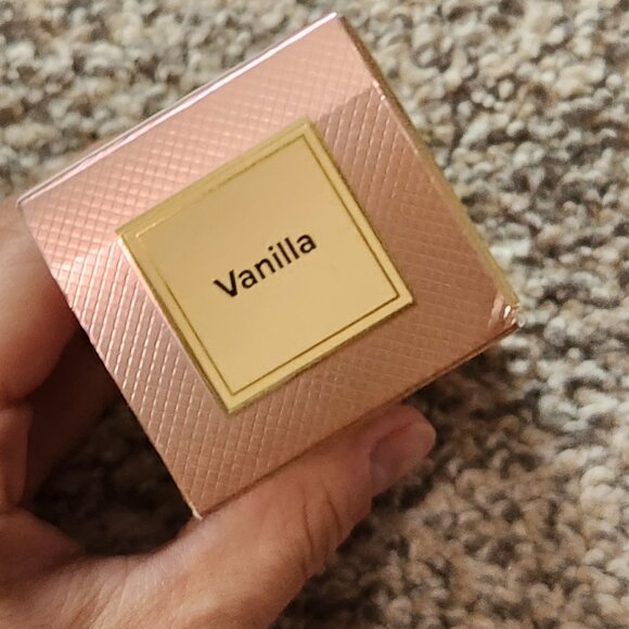 Too Faced: Born This Way Healthy Glow SPF 30: Vanilla *discontinued* - Picture 3 of 4